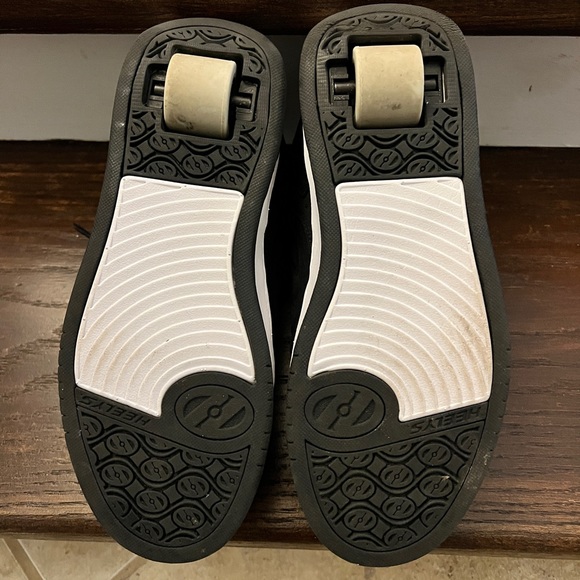 Heelys Voyager | Black | Size Youth 6 - Picture 2 of 4